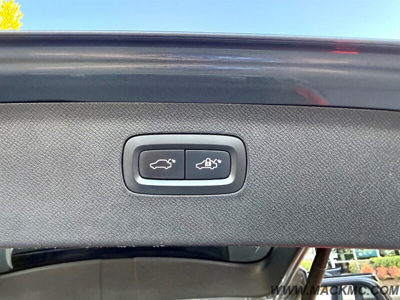 2017 Volvo XC90 T6 Momentum Pano Roof 3RD Wow Seat Nav   - Photo 26 - Hillsboro, OR 97123