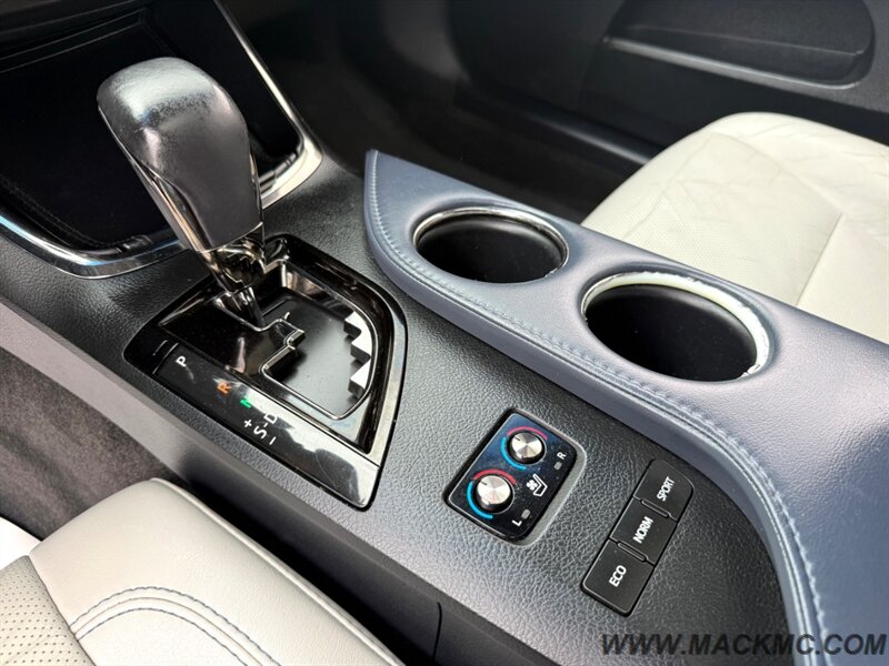 2013 Toyota Avalon Limited Loaded Navi Back Up Camera Moonroof V6   - Photo 31 - Hillsboro, OR 97123