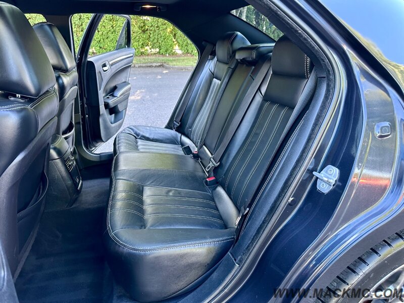 2015 Chrysler 300 Series S 1-owner panoramic Roof 31-MPG - Photo 21 - Hillsboro, OR 97123