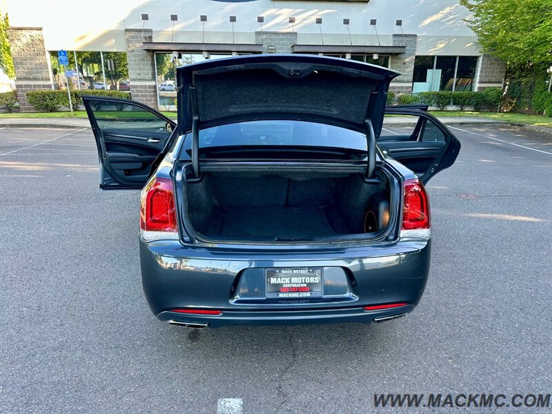 2015 Chrysler 300 Series S 1-owner panoramic Roof 31-MPG - Photo 29 - Hillsboro, OR 97123