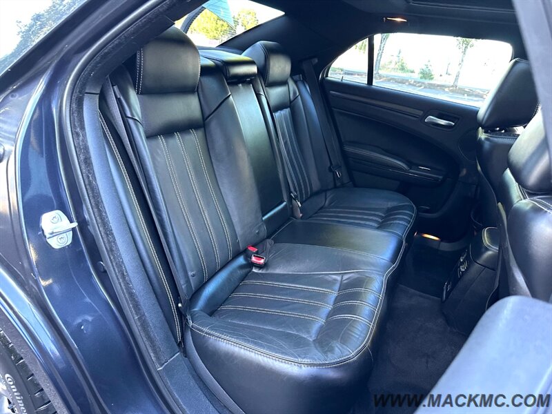 2015 Chrysler 300 Series S 1-owner panoramic Roof 31-MPG - Photo 20 - Hillsboro, OR 97123
