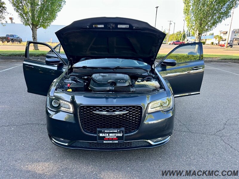 2015 Chrysler 300 Series S 1-owner panoramic Roof 31-MPG - Photo 26 - Hillsboro, OR 97123