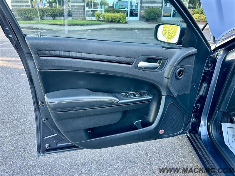2015 Chrysler 300 Series S 1-owner panoramic Roof 31-MPG - Photo 25 - Hillsboro, OR 97123