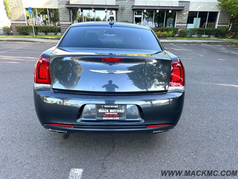 2015 Chrysler 300 Series S 1-owner panoramic Roof 31-MPG - Photo 7 - Hillsboro, OR 97123
