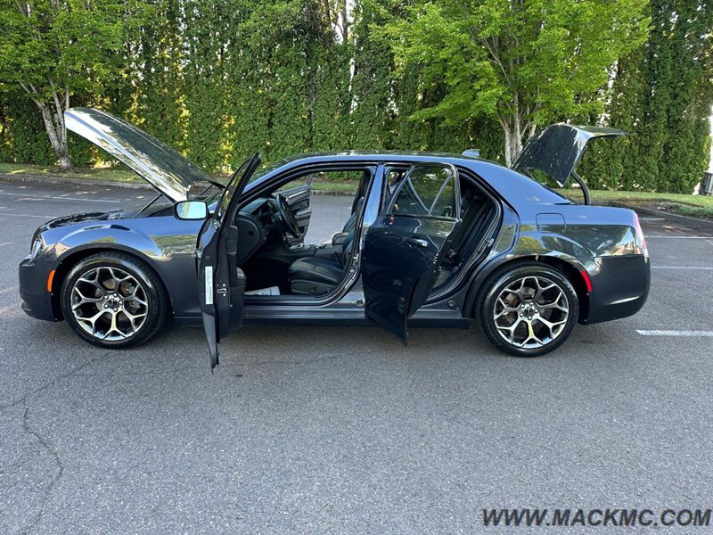 2015 Chrysler 300 Series S 1-owner panoramic Roof 31-MPG - Photo 28 - Hillsboro, OR 97123
