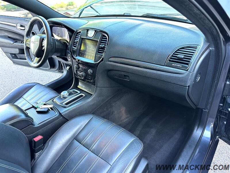 2015 Chrysler 300 Series S 1-owner panoramic Roof 31-MPG - Photo 2 - Hillsboro, OR 97123