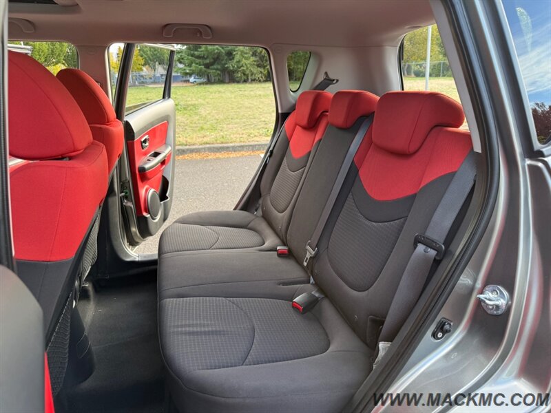 2010 Kia Soul Sport 5-Speed Manual 30-MPG - Photo 17 - Hillsboro, OR 97123