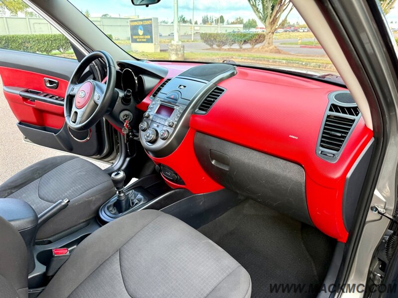 2010 Kia Soul Sport 5-Speed Manual 30-MPG - Photo 2 - Hillsboro, OR 97123