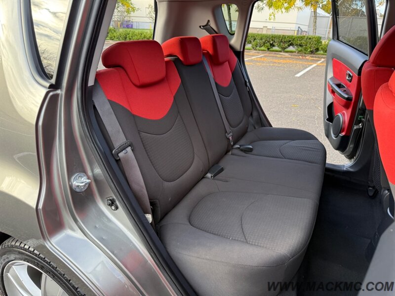 2010 Kia Soul Sport 5-Speed Manual 30-MPG - Photo 19 - Hillsboro, OR 97123