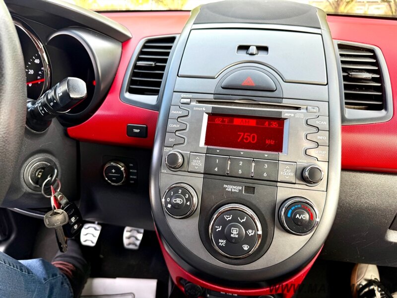 2010 Kia Soul Sport 5-Speed Manual 30-MPG - Photo 13 - Hillsboro, OR 97123