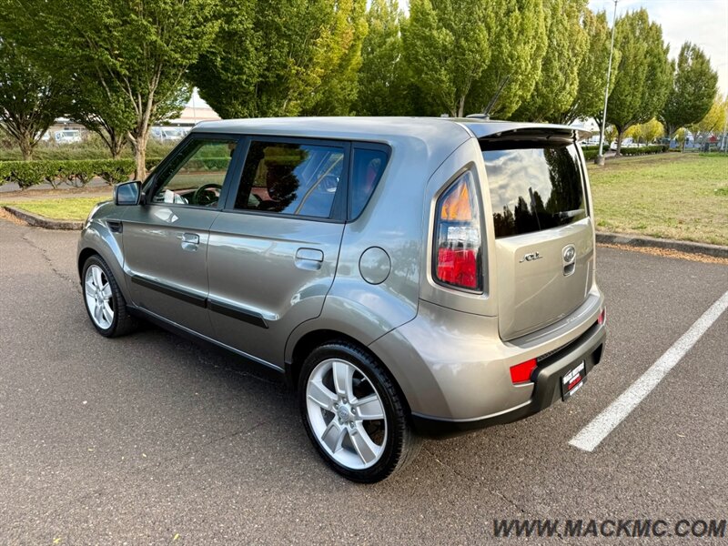 2010 Kia Soul Sport 5-Speed Manual 30-MPG - Photo 9 - Hillsboro, OR 97123