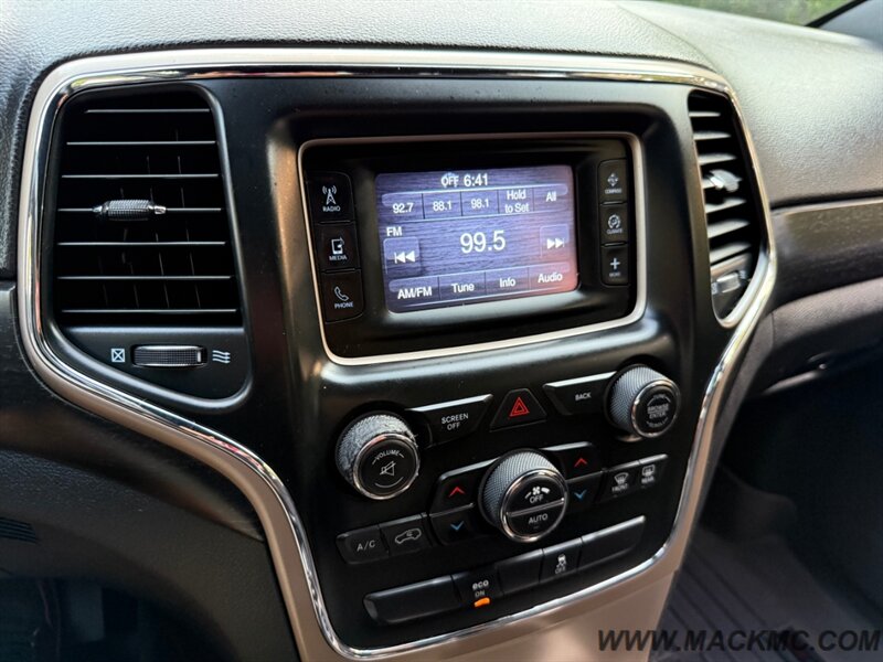 2014 Jeep Grand Cherokee Laredo Premium Wheels AWD 24-MPG   - Photo 13 - Hillsboro, OR 97123