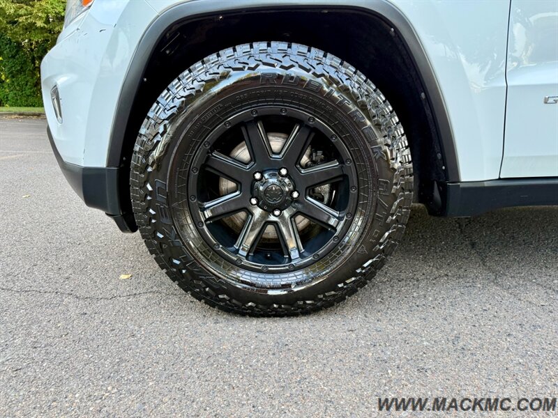 2014 Jeep Grand Cherokee Laredo Premium Wheels AWD 24-MPG   - Photo 10 - Hillsboro, OR 97123