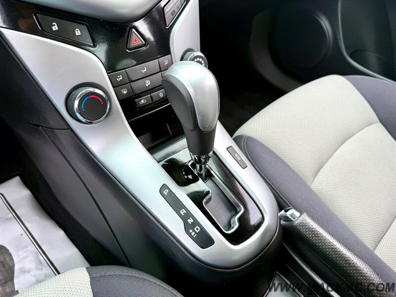 2013 Chevrolet Cruze LS Auto   - Photo 13 - Hillsboro, OR 97123