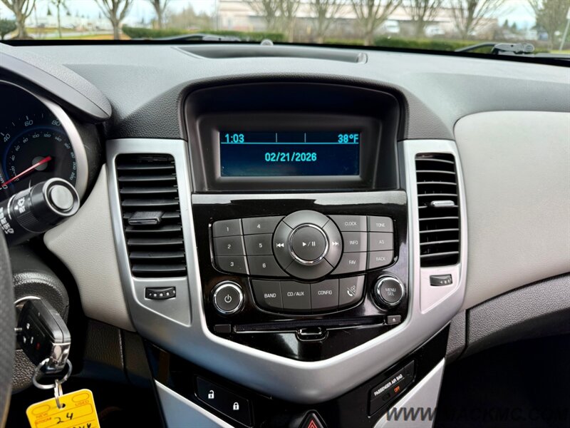 2013 Chevrolet Cruze LS Auto   - Photo 14 - Hillsboro, OR 97123