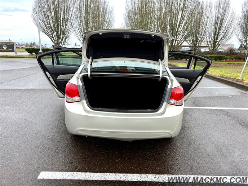 2013 Chevrolet Cruze LS Auto   - Photo 26 - Hillsboro, OR 97123