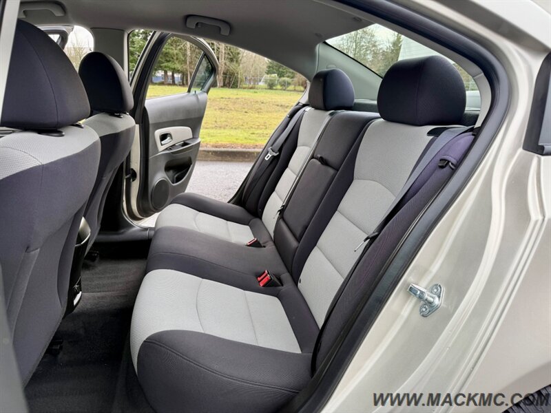 2013 Chevrolet Cruze LS Auto   - Photo 17 - Hillsboro, OR 97123