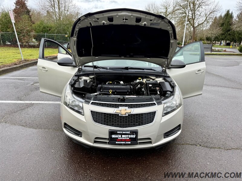 2013 Chevrolet Cruze LS Auto   - Photo 22 - Hillsboro, OR 97123
