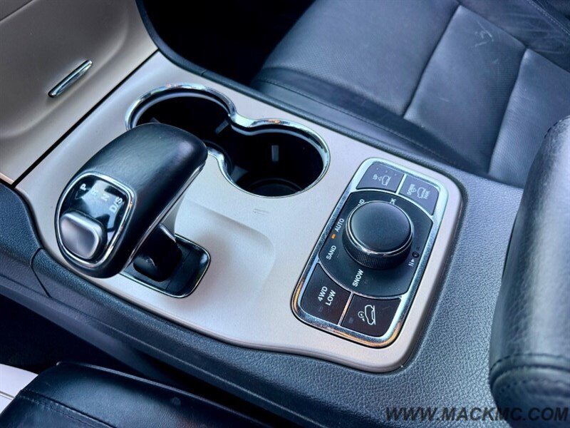 2014 Jeep Grand Cherokee Summit Dual Pano Roof Loaded Navi  AWD   - Photo 16 - Hillsboro, OR 97123