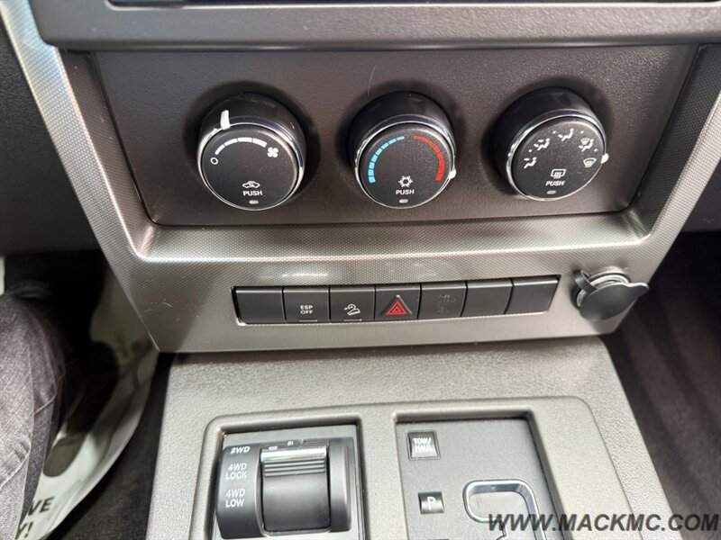 2009 Jeep Liberty Sport Rocky Mountain Edition 1-Owner 45K Miles   - Photo 27 - Hillsboro, OR 97123