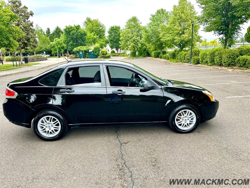 2011 Ford Focus SE   - Photo 7 - Hillsboro, OR 97123