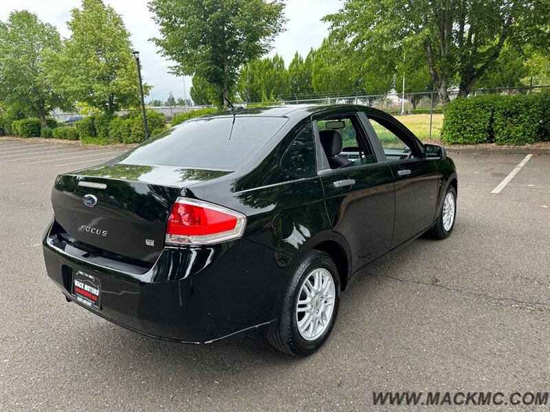 2011 Ford Focus SE   - Photo 8 - Hillsboro, OR 97123