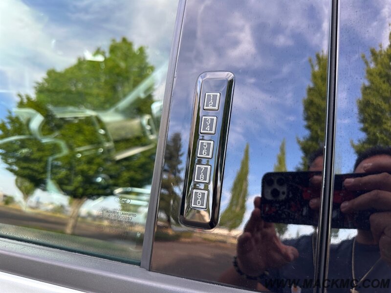 2017 Ford F-150 Lariat Crew Cab Loaded Pano Roof Lifted Premium   - Photo 27 - Hillsboro, OR 97123
