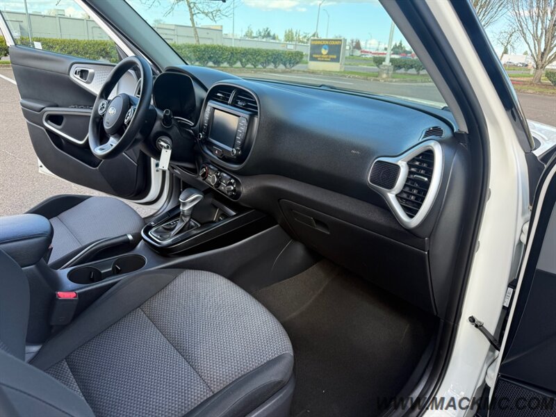 2020 Kia Soul LX Wagon Automatic 61K Low Miles 33-MPG - Photo 2 - Hillsboro, OR 97123
