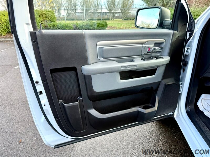 2017 RAM 1500 SLT v8 Hemi 8FT Long Bed Rack Storage 4x4 - Photo 26 - Hillsboro, OR 97123