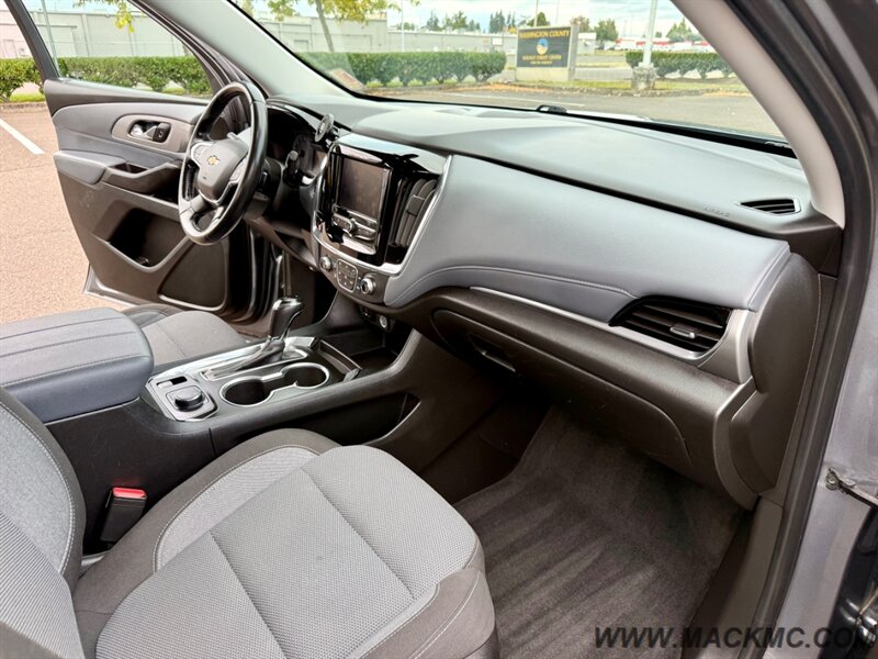 2020 Chevrolet Traverse LT Cloth - Photo 2 - Hillsboro, OR 97123