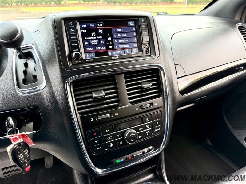 2018 Dodge Grand Caravan GT Leather Back Up Camera Heated Seats   - Photo 18 - Hillsboro, OR 97123