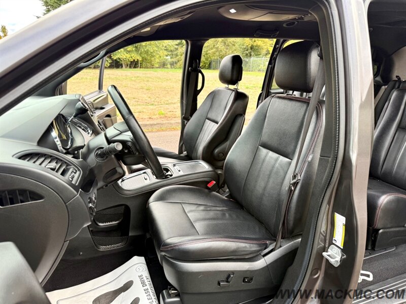 2018 Dodge Grand Caravan GT Leather Back Up Camera Heated Seats   - Photo 11 - Hillsboro, OR 97123