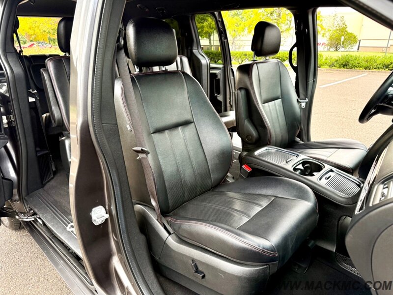 2018 Dodge Grand Caravan GT Leather Back Up Camera Heated Seats   - Photo 12 - Hillsboro, OR 97123