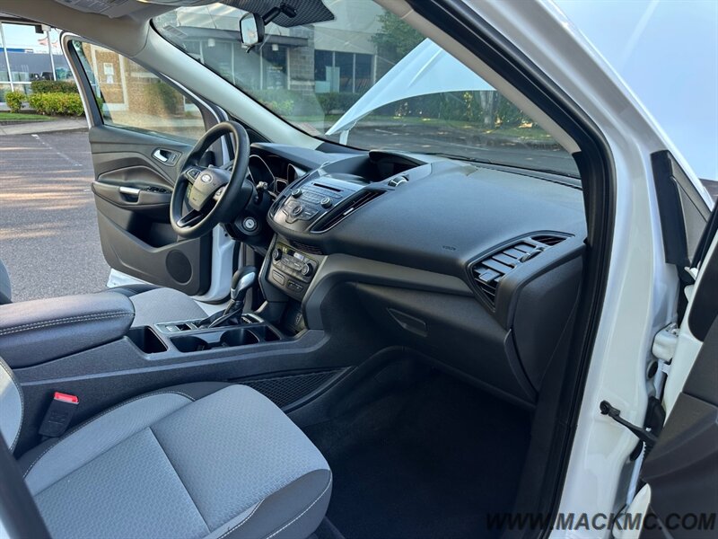 2018 Ford Escape SE AWD 1-Owner Back Up Camera 28-MPG - Photo 2 - Hillsboro, OR 97123