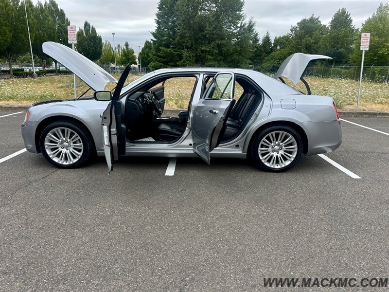 2011 Chrysler 300C Hemi 74k Low Miles - Photo 23 - Hillsboro, OR 97123