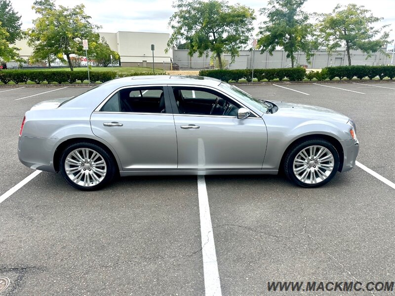 2011 Chrysler 300C Hemi 74k Low Miles - Photo 5 - Hillsboro, OR 97123