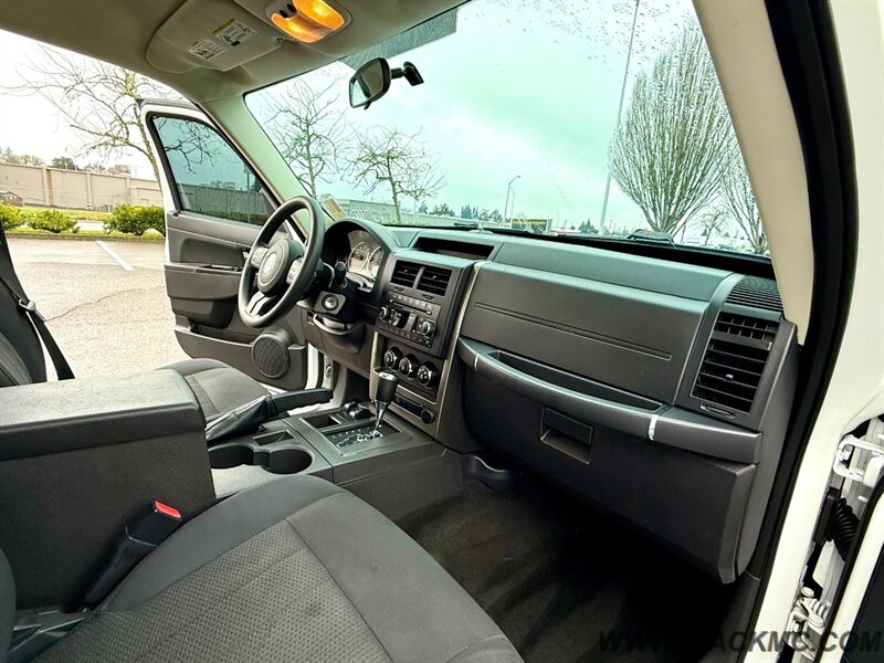 2012 Jeep Liberty Sport 4X4 93k Low Miles 21-MPG - Photo 2 - Hillsboro, OR 97123