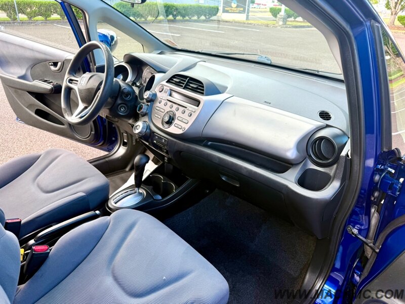 2013 Honda Fit Hatch Automatic 62K Low Miles 1-Owner - Photo 2 - Hillsboro, OR 97123