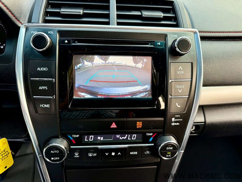 2015 Toyota Camry XSE 1-Owner Leather Moonroof Low Miles - Photo 14 - Hillsboro, OR 97123