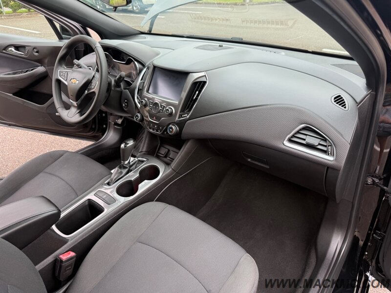 2017 Chevrolet Cruze LT Auto - Photo 2 - Hillsboro, OR 97123