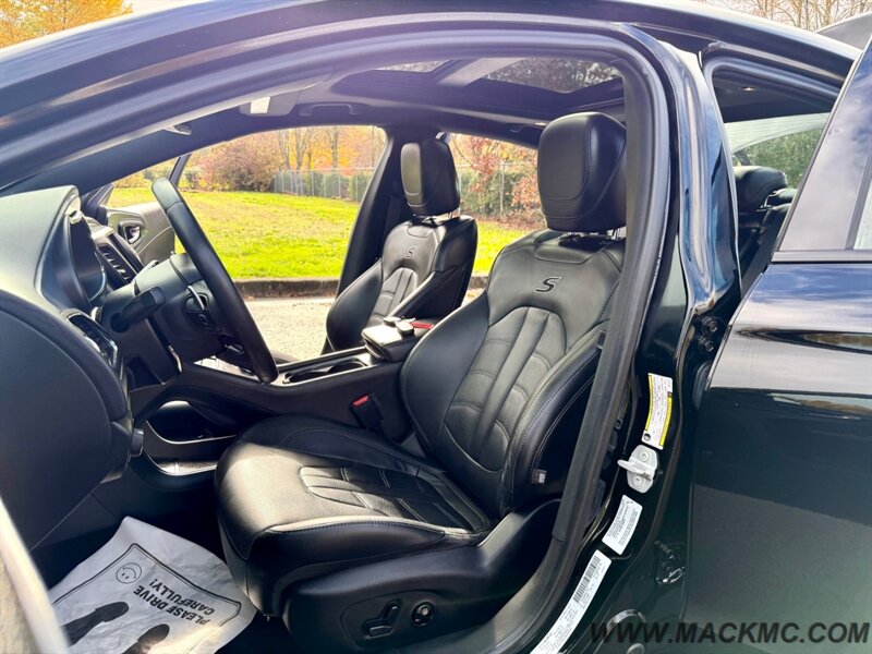 2016 Chrysler 200 S 72K Low Miles Loaded Pano Roof Back Up Cam - Photo 12 - Hillsboro, OR 97123