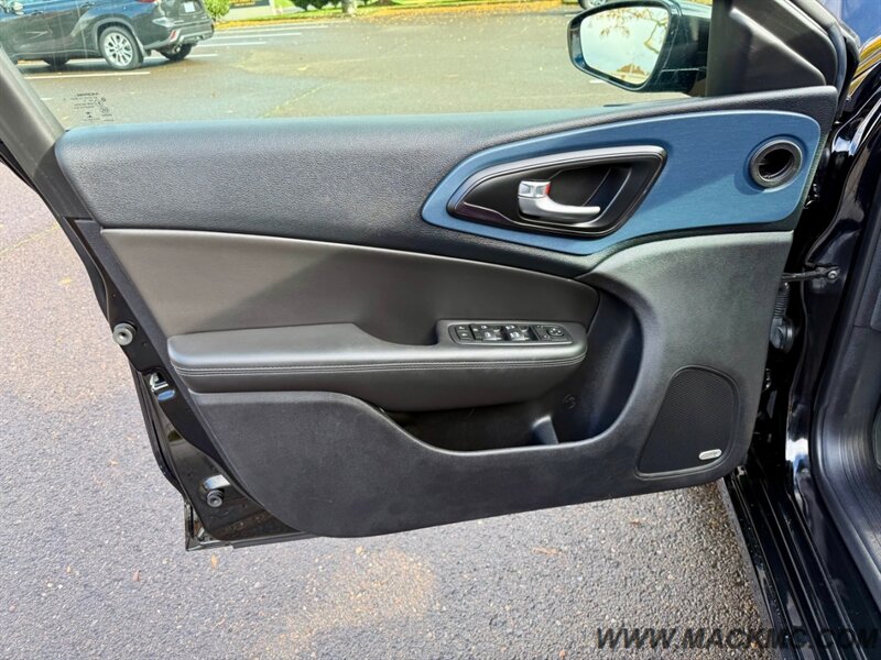2016 Chrysler 200 S 72K Low Miles Loaded Pano Roof Back Up Cam - Photo 27 - Hillsboro, OR 97123