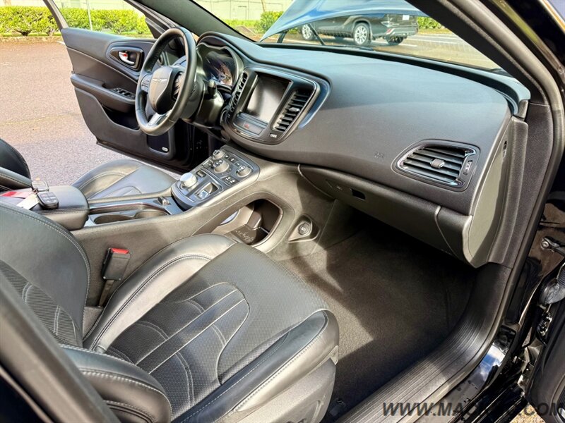 2016 Chrysler 200 S 72K Low Miles Loaded Pano Roof Back Up Cam - Photo 2 - Hillsboro, OR 97123