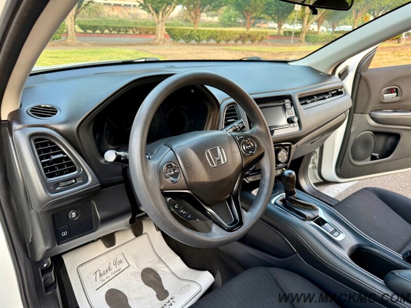 2016 Honda HR-V LX 6-Speed Manual Back Up Camera - Photo 9 - Hillsboro, OR 97123