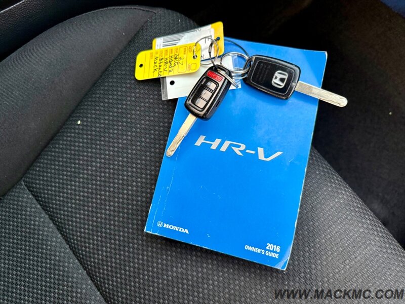 2016 Honda HR-V LX 6-Speed Manual Back Up Camera - Photo 16 - Hillsboro, OR 97123