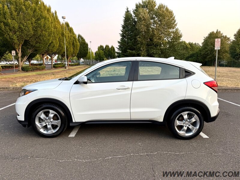 2016 Honda HR-V LX 6-Speed Manual Back Up Camera - Photo 3 - Hillsboro, OR 97123