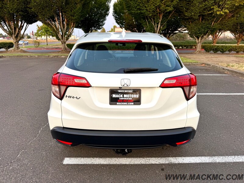 2016 Honda HR-V LX 6-Speed Manual Back Up Camera - Photo 6 - Hillsboro, OR 97123