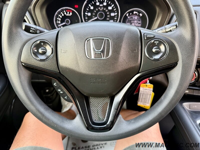 2016 Honda HR-V LX 6-Speed Manual Back Up Camera - Photo 11 - Hillsboro, OR 97123