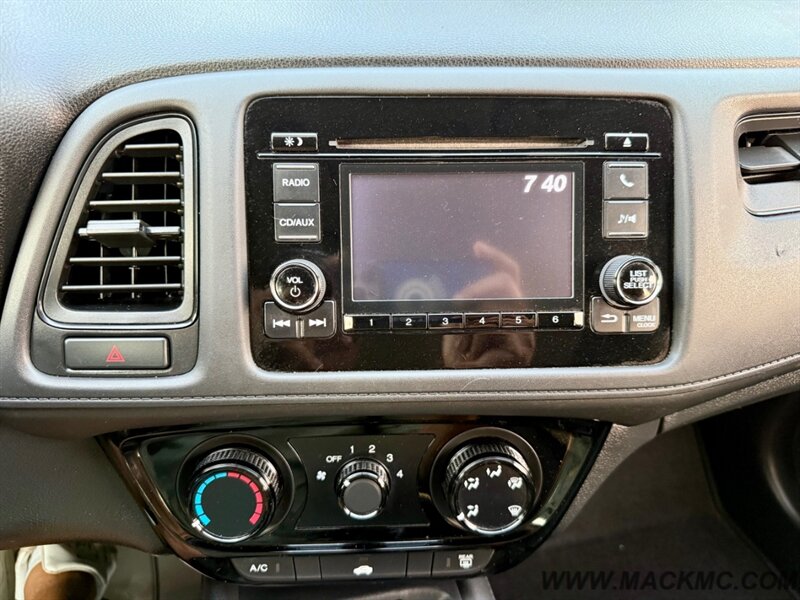 2016 Honda HR-V LX 6-Speed Manual Back Up Camera - Photo 13 - Hillsboro, OR 97123