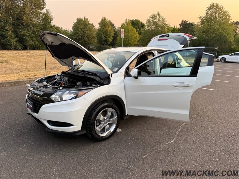 2016 Honda HR-V LX 6-Speed Manual Back Up Camera - Photo 26 - Hillsboro, OR 97123
